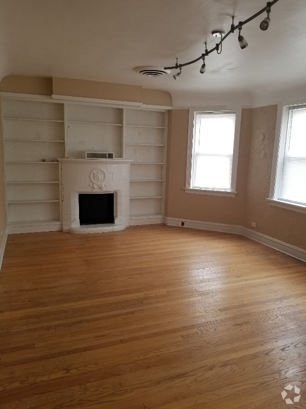 Building Photo - 2331 S Lombard Ave Rental