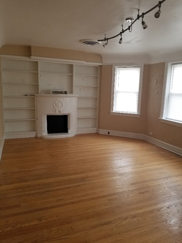 Photo - 2331 S Lombard Ave Apartment Unit 2