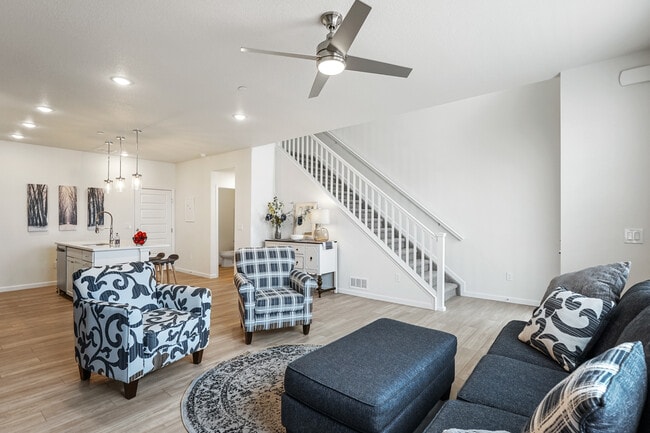 Photo - 1539 Spring Water Pt