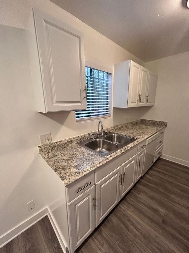 Building Photo - 1220 S Manhattan Pl Unit 6a