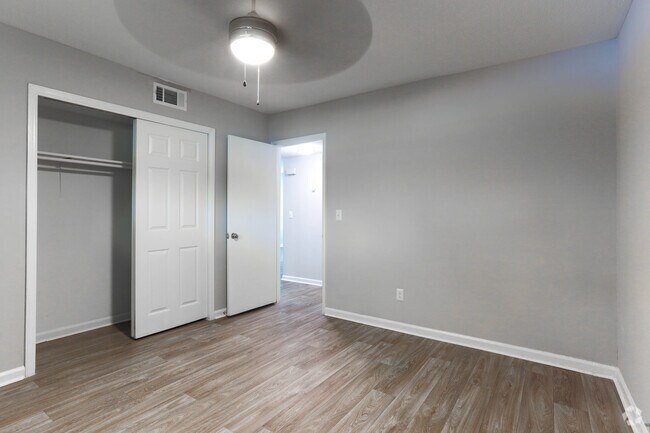 2BR, 1BA - 873 SF