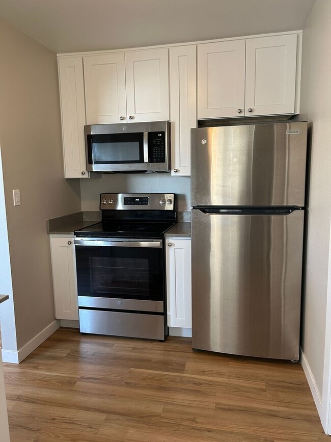 Photo - Top Floor - Fully Remodeled 1 BD/ 1 BA!! Unit 8