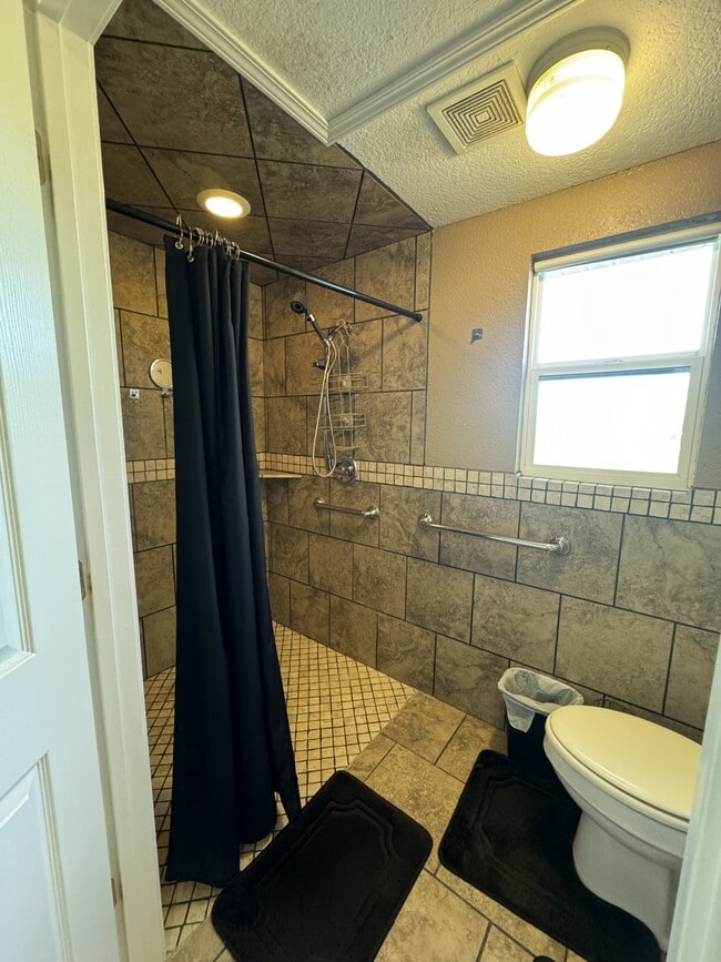 Photo - 225 Oakwood Dr House