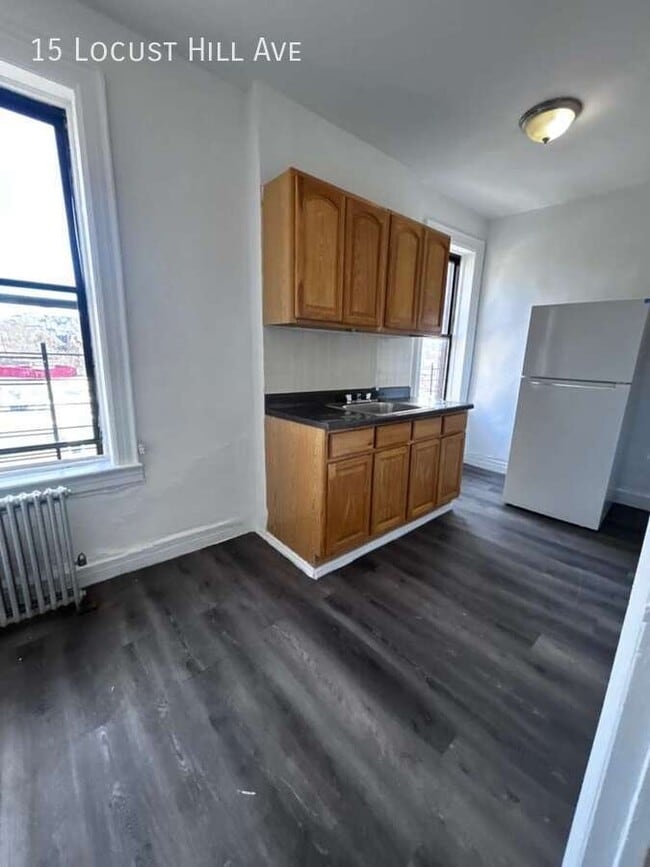 Building Photo - 15 Locust Hill Ave