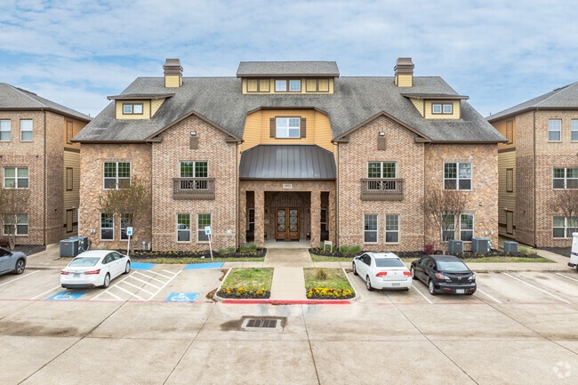 Leasing Office - HomeTowne at Garland