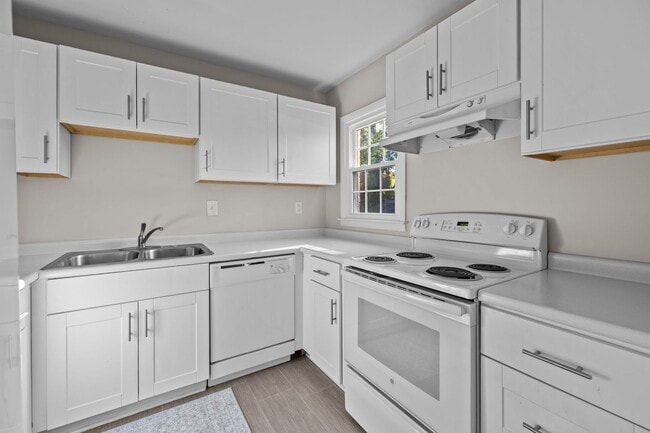 *MOVE IN READY* 3 Bed, 2 Bath Condo, Close to Uptown!!! - *MOVE IN READY* 3 Bed, 2 Bath Condo, Close to Uptown!!!