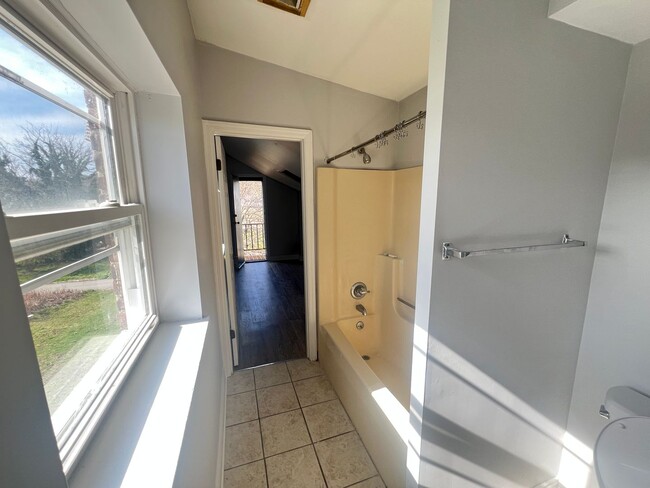 Photo - 1010 Liverpool St Apartment Unit #3