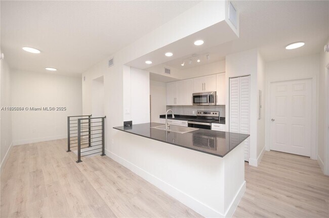 Photo - 2406 Centergate Dr