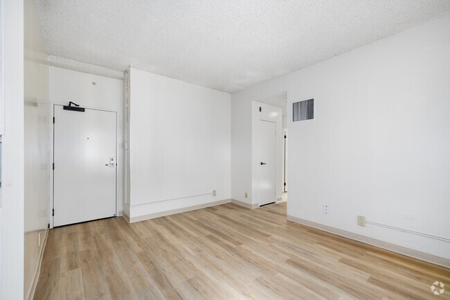 1BR, 1BA - 750SF - Living Room