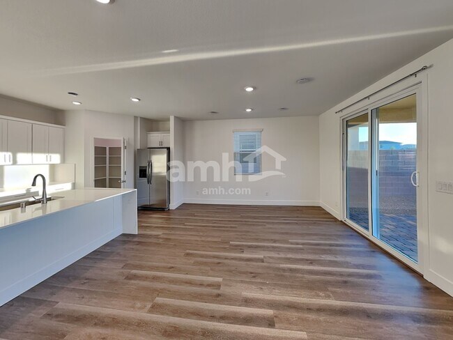 Photo - 5871 Vaes Dothrak St