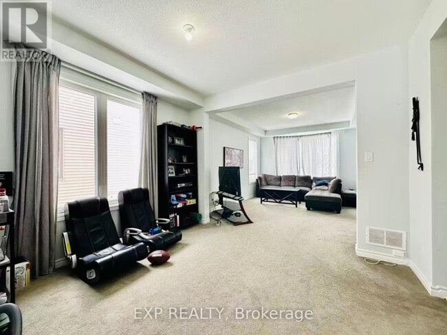 Photo - 823 Regulus Ridge