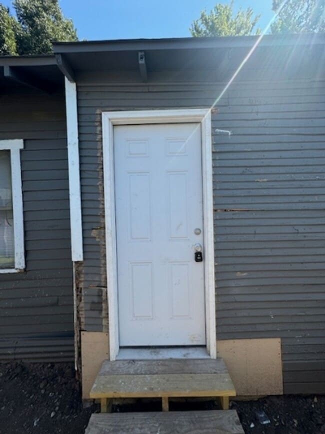 Building Photo - 1732 NW 2nd St Unit 7 Rental