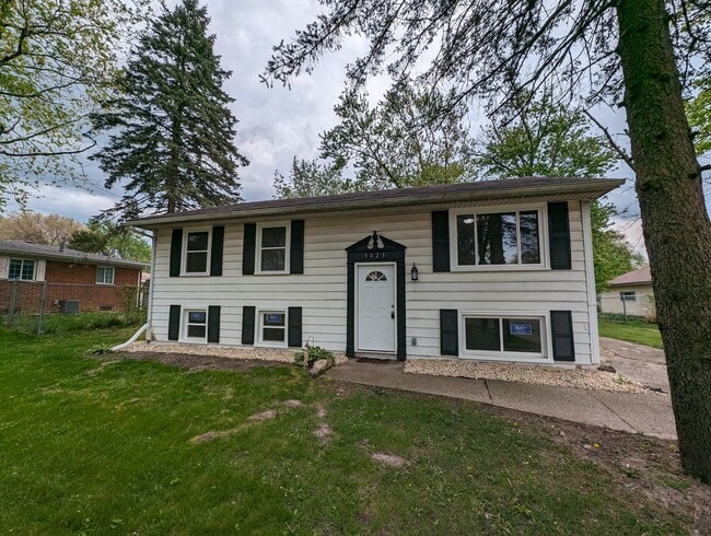 Building Photo - Lovely Renovated 3 Bedroom / 1 Bath in Portage