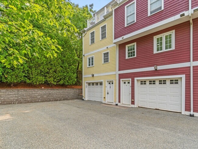 Exterior - 40 Brattle St