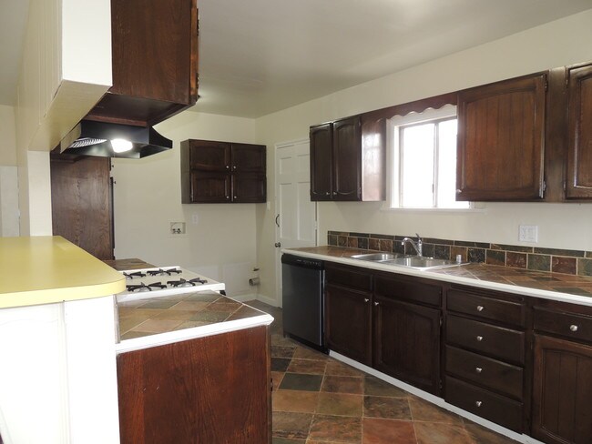 Photo - 1004 E 148th St