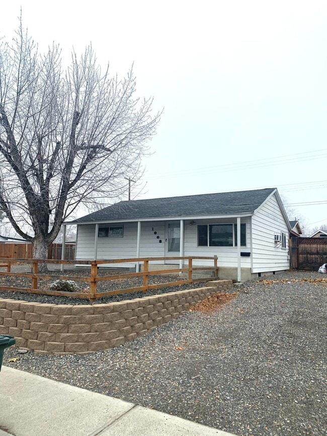 Building Photo - Entire Home with a SHOP in Richland!