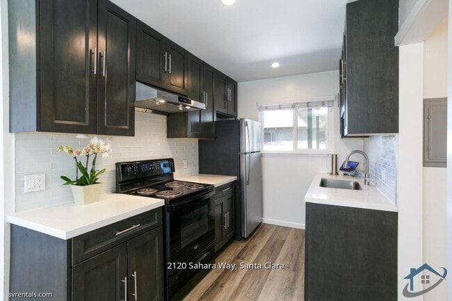 Building Photo - 2120 Sahara Way