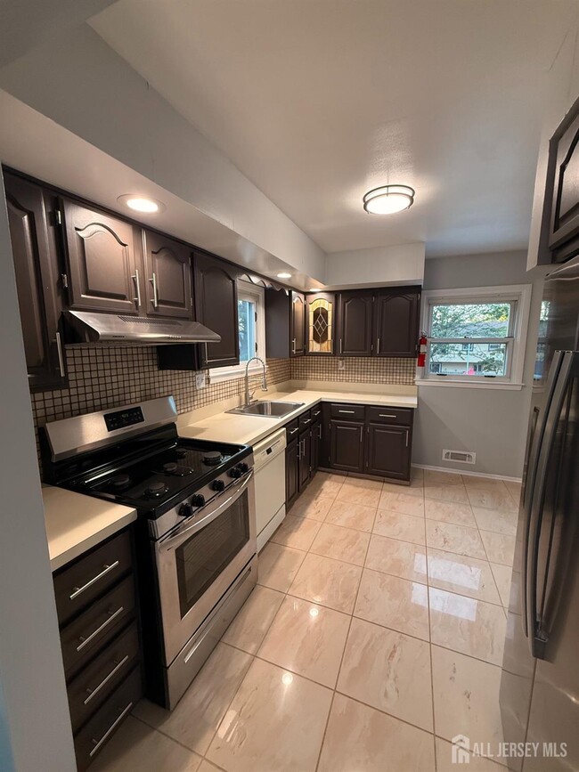 Photo - 183 E Henry Pl