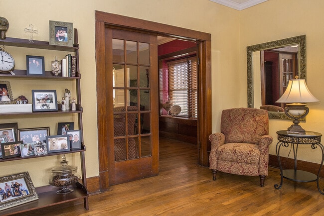 Photo - Cute Cottage in Mistletoe Heights