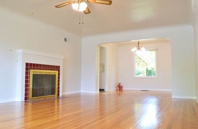 Photo - Charming 3 Bedroom Home With Backyard Avai...
