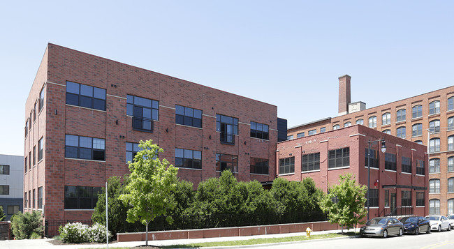 Building Photo - Loose Leaf Lofts