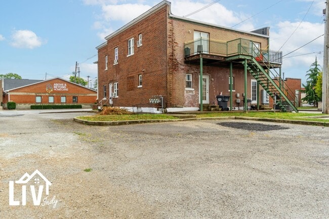 Photo - 2 Bed, 1 Bath Pet-Friendly Apartments! Unit D