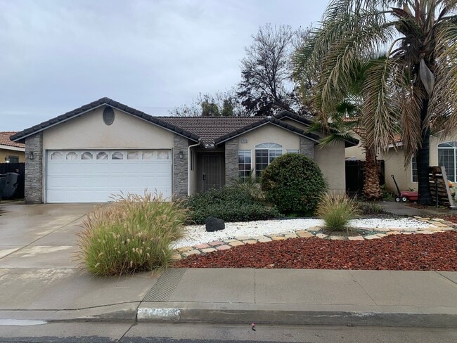 3 Bedroom 2 Bath available Now - 3 Bedroom 2 Bath available Now Casa