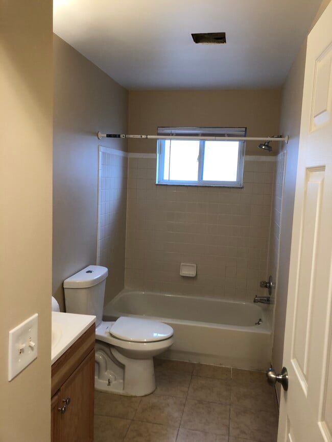 Photo - 563 E Guthrie Ave