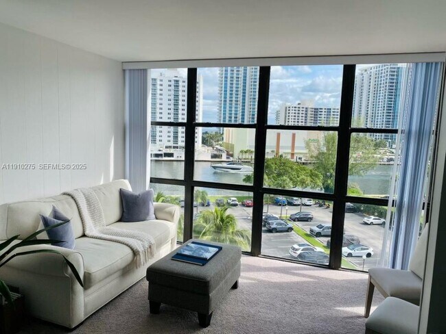 Photo - 800 Parkview Dr Unidad 726