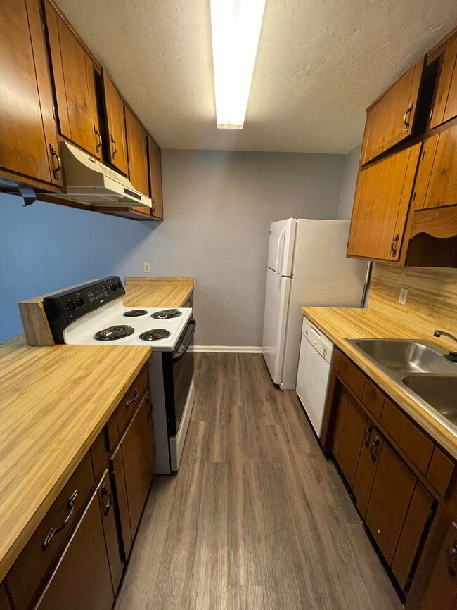 Photo - 2/1 Located close to Midtown and Tallahassee Mall. Unit B