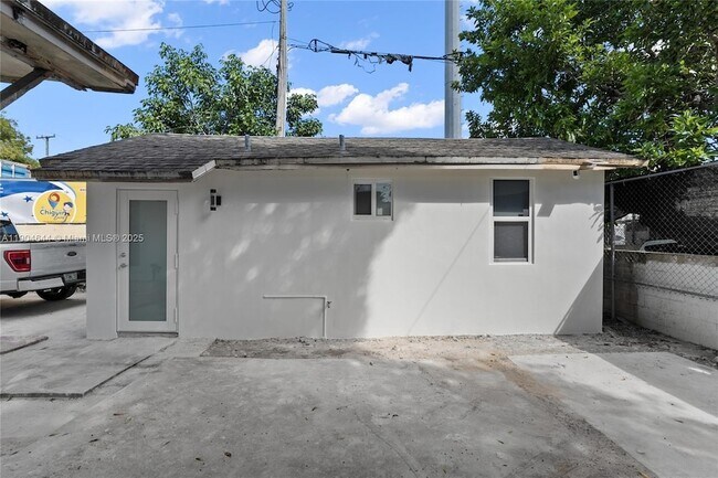 Photo - 129 SW 9th Ave Unit 3