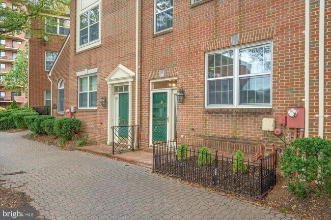 Photo - 2622 Clarendon Blvd