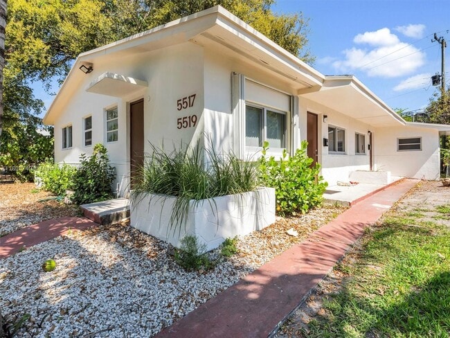 Photo - 5517 NW 1st Pl Unidad 5519