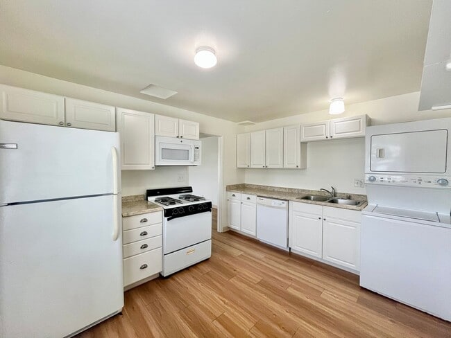 Photo - 2 Bedroom La Mesa Duplex with Yard, In-Unit Laundry, and Garage! Unit 6083