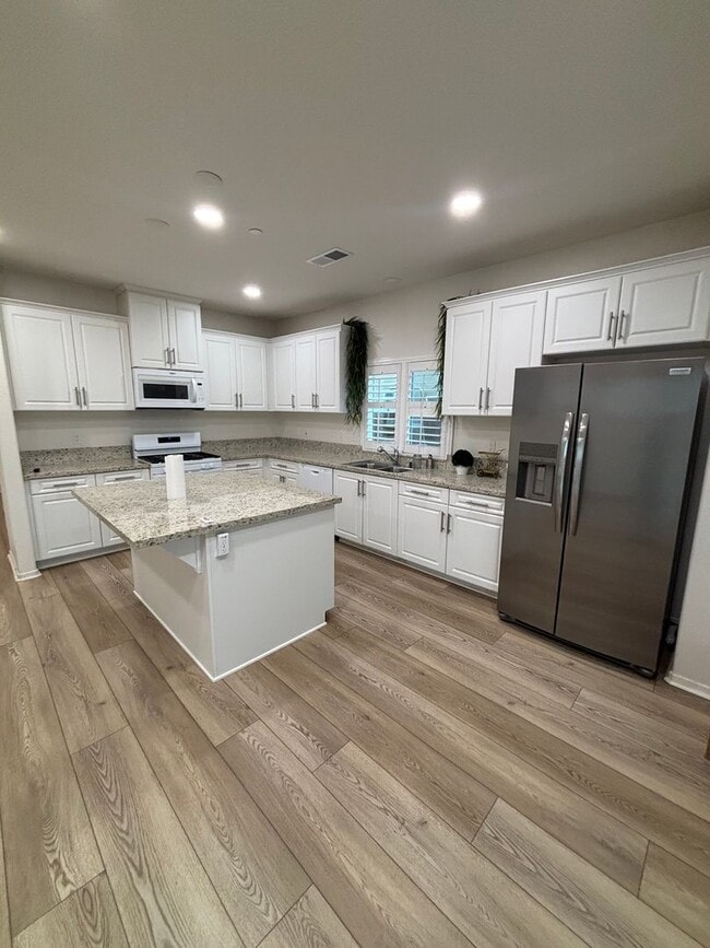 Photo - Beautiful New 4-Bedroom Home for Rent – Modern Living at Its Best!