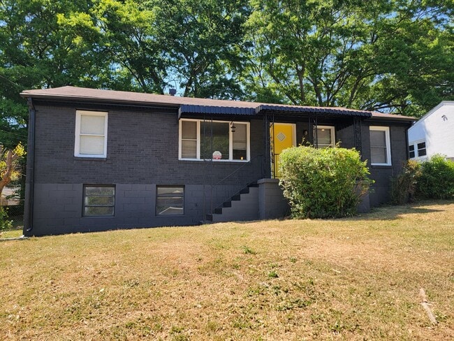Building Photo - 3 Bedroom Brick Ranch on Basement/5 Min Drive to Downtown Atlanta