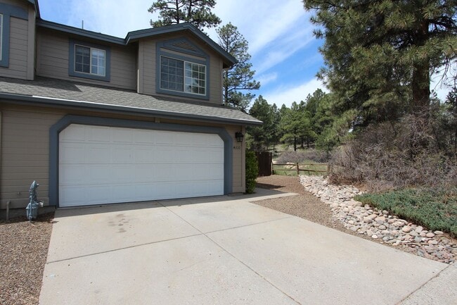 Building Photo - Remodeled End-Unit Townhome @ Village at Elk Run | 3 Bed, 2.5 Bath + 2-Car Garage