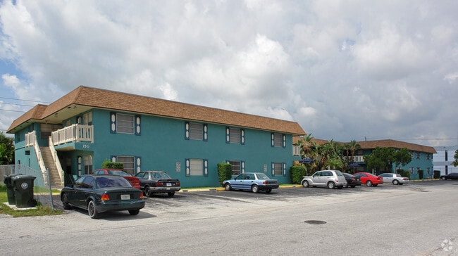 Photo - Oakwood Apartments