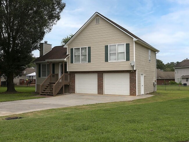 Photo - 16 Huntcliff Dr