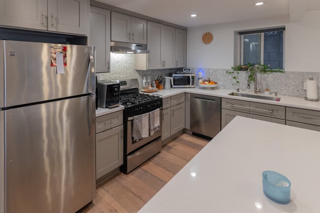 Photo - 446 N Commonwealth Ave Unidad #3