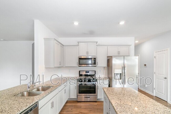 Photo - 8019 Rowling Dr
