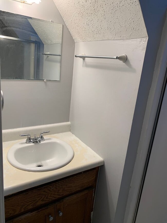 Building Photo - 3bed/2bath home in Valley View School District!