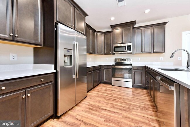 Photo - 43740 Transit Sq