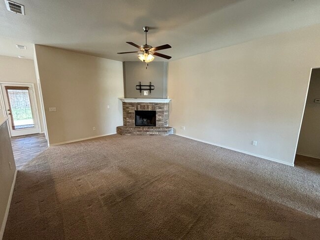 Photo - 3 bed 2 bath 2 car garage in Lone Star Trails!