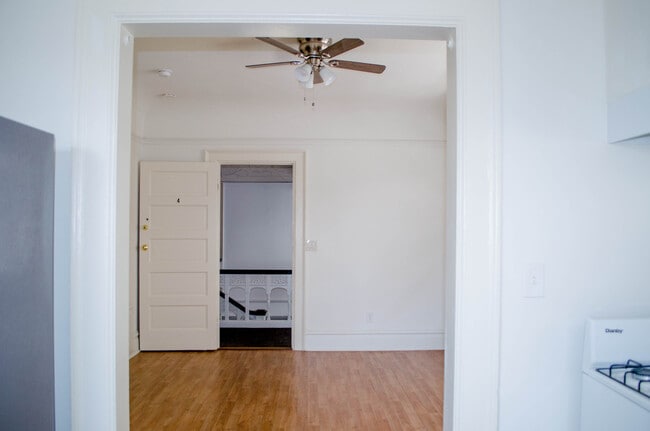 Photo - 836 S Burlington Ave Unit 4