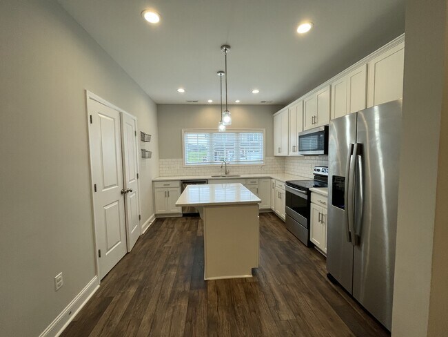 Photo - 1178 Commonwealth Cir