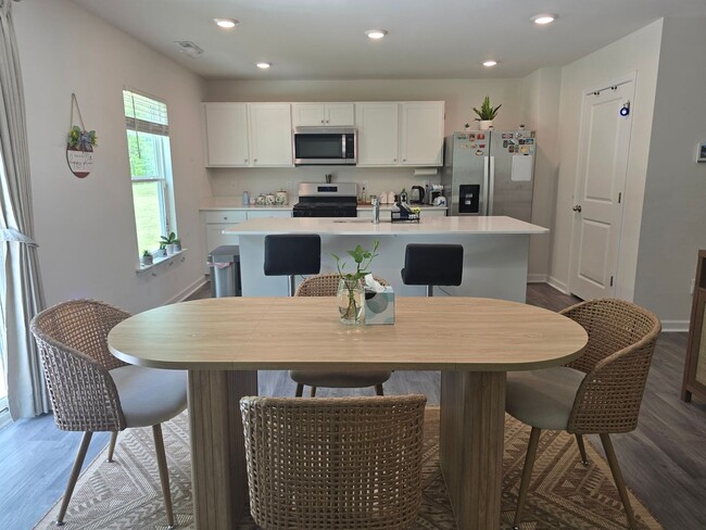 Photo - New Listing!!!