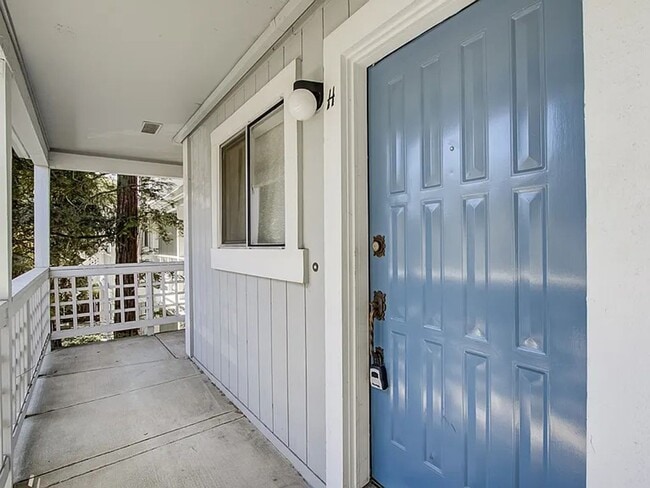 Building Photo - Outstanding 2BD/2BA Condo Near Pleasant Hill BART – Walnut Creek