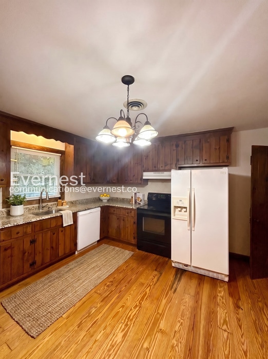 Photo - 7733 Duncaster Rd