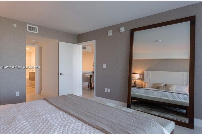 Photo - 9261 E Bay Harbor Dr Unit 303